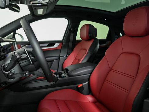 New 2026 Porsche Cayenne S image 5