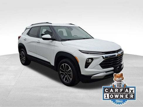 Used 2024 Chevrolet TrailBlazer LT FWD image 1