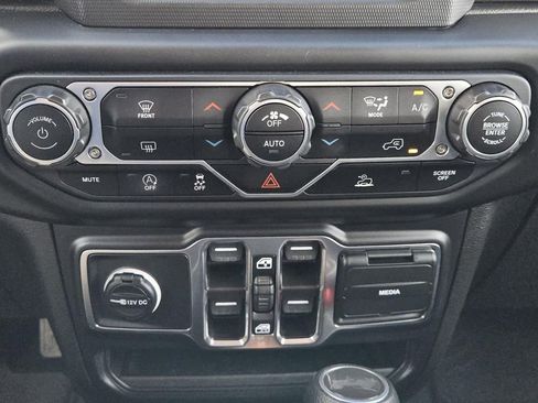 Used 2023 Jeep Wrangler Unlimited Sport image 13