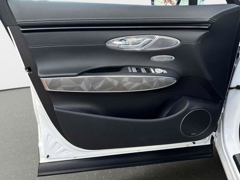 Used 2025 Genesis GV70 3.5T Sport w/ Sport Advanced Package image 17