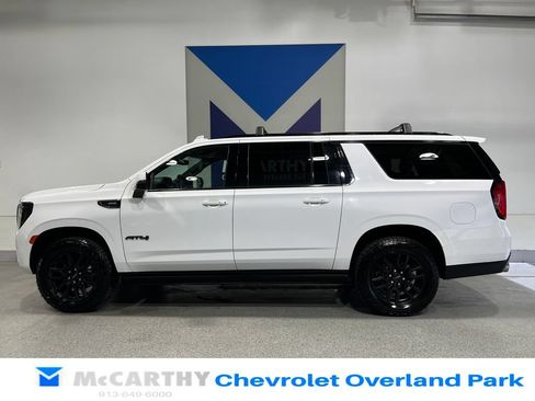Used 2022 GMC Yukon XL AT4 AWD/4WD image 8