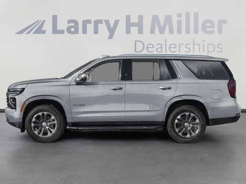 Used 2025 Chevrolet Tahoe LS RWD image 3