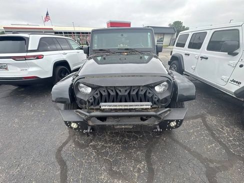 Used 2015 Jeep Wrangler Unlimited Sahara w/ Connectivity Group AWD/4WD image 9