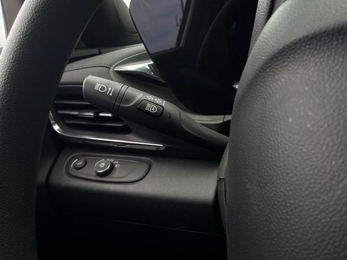 Used 2025 Buick Envista Preferred FWD image 33