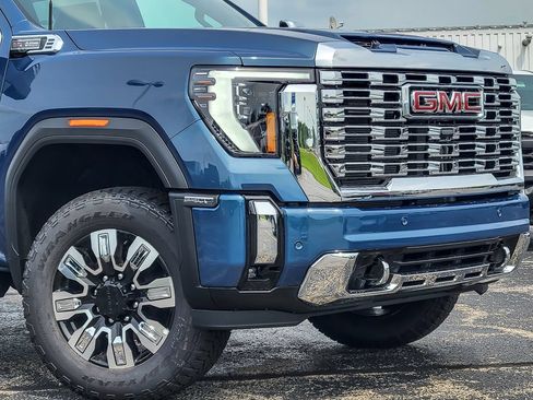 New 2026 GMC Sierra 2500 Denali w/ Denali Reserve Package AWD/4WD image 2
