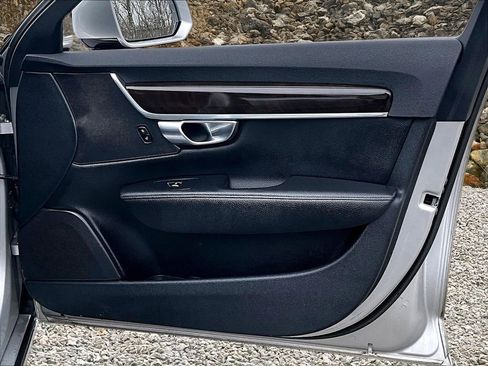 Used 2018 Volvo S90 T6 Momentum w/ Convenience Package image 22