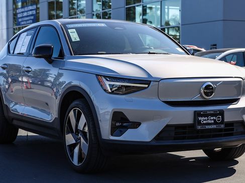 Used 2023 Volvo C40 P8 Recharge Ultimate image 5