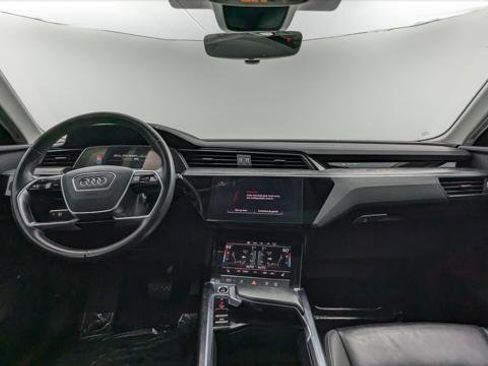 Used 2023 Audi e-tron Premium image 25