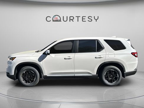 Used 2025 Honda Pilot EX-L image 4