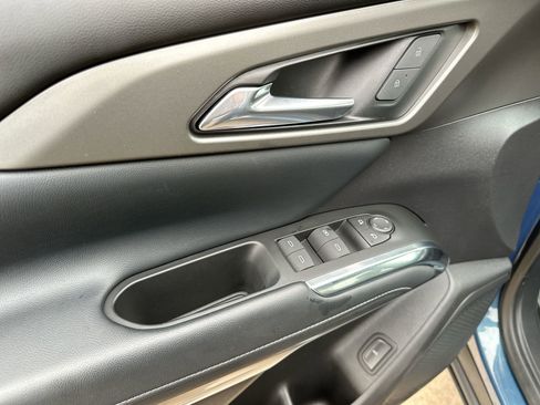 Used 2025 Chevrolet Traverse LT image 13