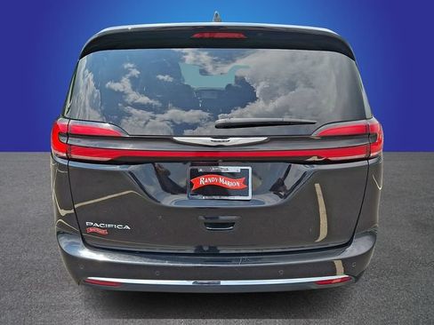 Used 2024 Chrysler Pacifica Touring-L FWD image 5