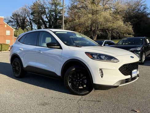 Used 2020 Ford Escape SE Sport image 2