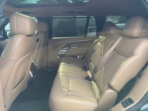 Used 2025 Land Rover Range Rover Long Wheelbase SE AWD/4WD image 11