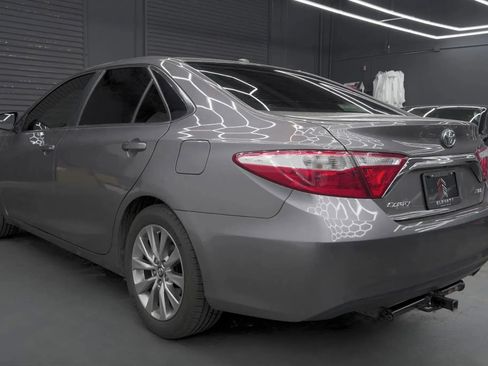Used 2015 Toyota Camry XLE w/ Moonroof Package FWD image 4