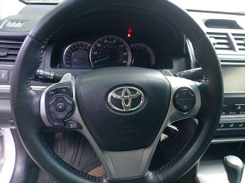Used 2012 Toyota Camry SE FWD image 12