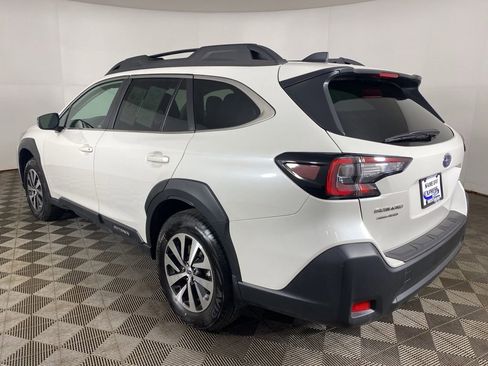 Used 2025 Subaru Outback Premium AWD/4WD image 9