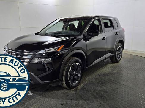 Used 2024 Nissan Rogue SV image 4