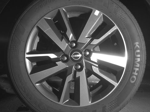 Used 2025 Nissan Versa SV FWD image 14