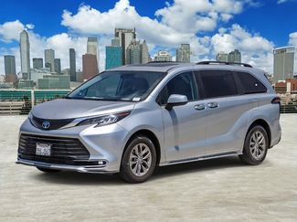 Used 2023 Toyota Sienna XLE w/ XLE Plus Package FWD video 1