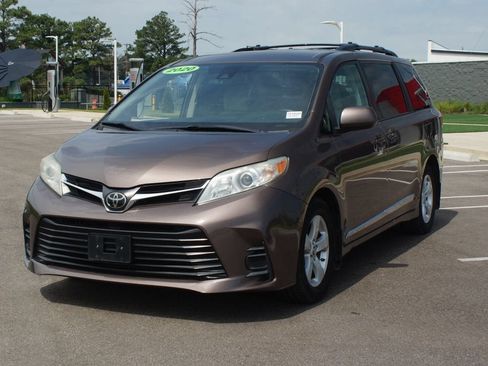 Used 2020 Toyota Sienna LE FWD image 15