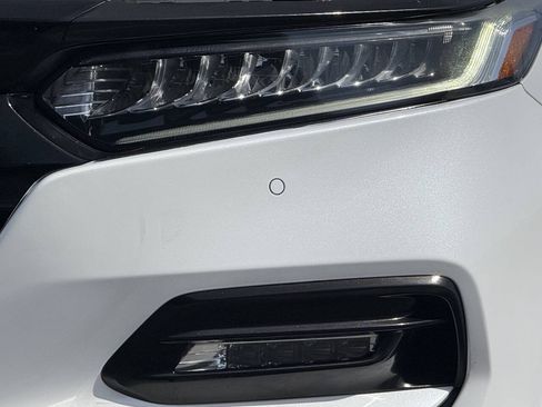 Used 2018 Honda Accord Touring image 23