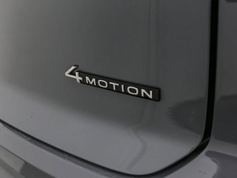 Used 2025 Volkswagen Atlas Cross Sport SEL R-Line image 15