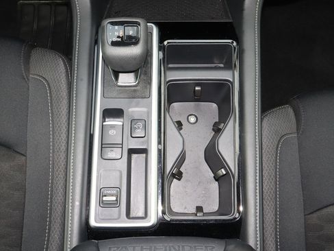 Used 2025 Nissan Pathfinder SV FWD image 20