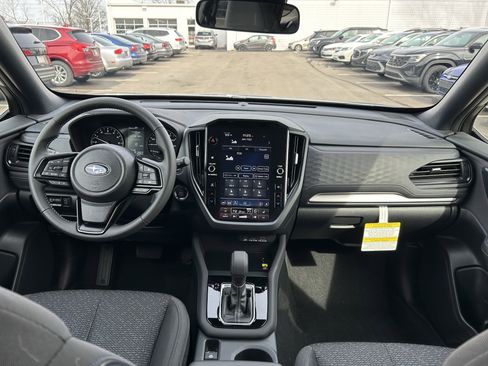 Used 2025 Subaru Forester Premium image 9