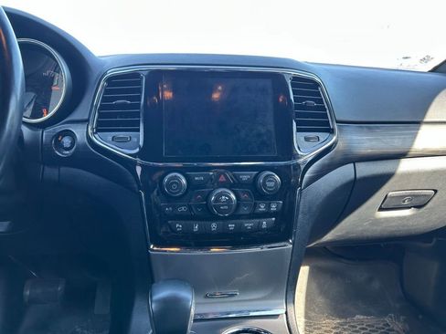 Used 2021 Jeep Grand Cherokee Laredo X image 9