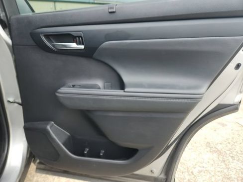 Used 2022 Toyota Highlander XSE FWD image 20