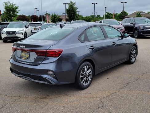 Used 2023 Kia Forte LXS FWD image 4