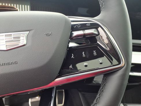 New 2025 Cadillac Optiq Luxury 1 w/ LPO, ONYX Package image 16