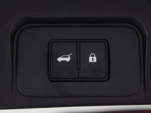 Certified 2026 Nissan Rogue SL FWD image 16