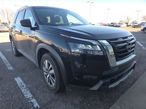 Certified 2025 Nissan Pathfinder SL image 1