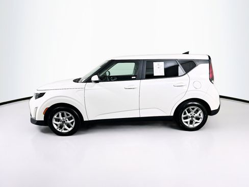 Used 2025 Kia Soul LX w/ LX Technology Package image 4