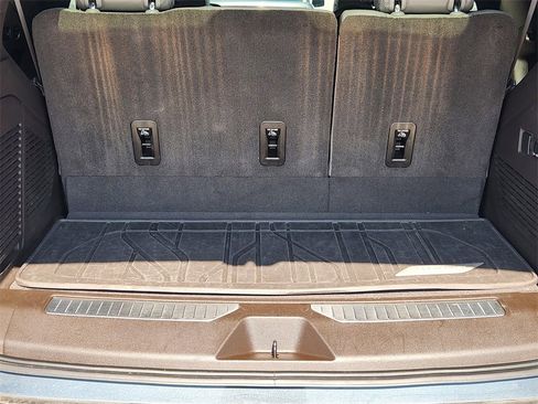 Used 2021 Chevrolet Tahoe Z71 w/ Z71 Signature Package image 34