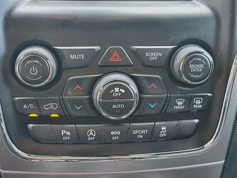Used 2018 Jeep Grand Cherokee Laredo AWD/4WD image 22