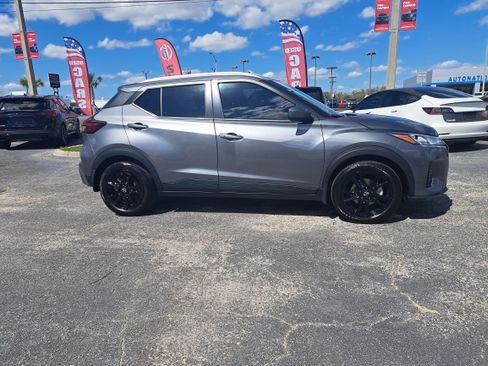 Certified 2023 Nissan Kicks SV image 4