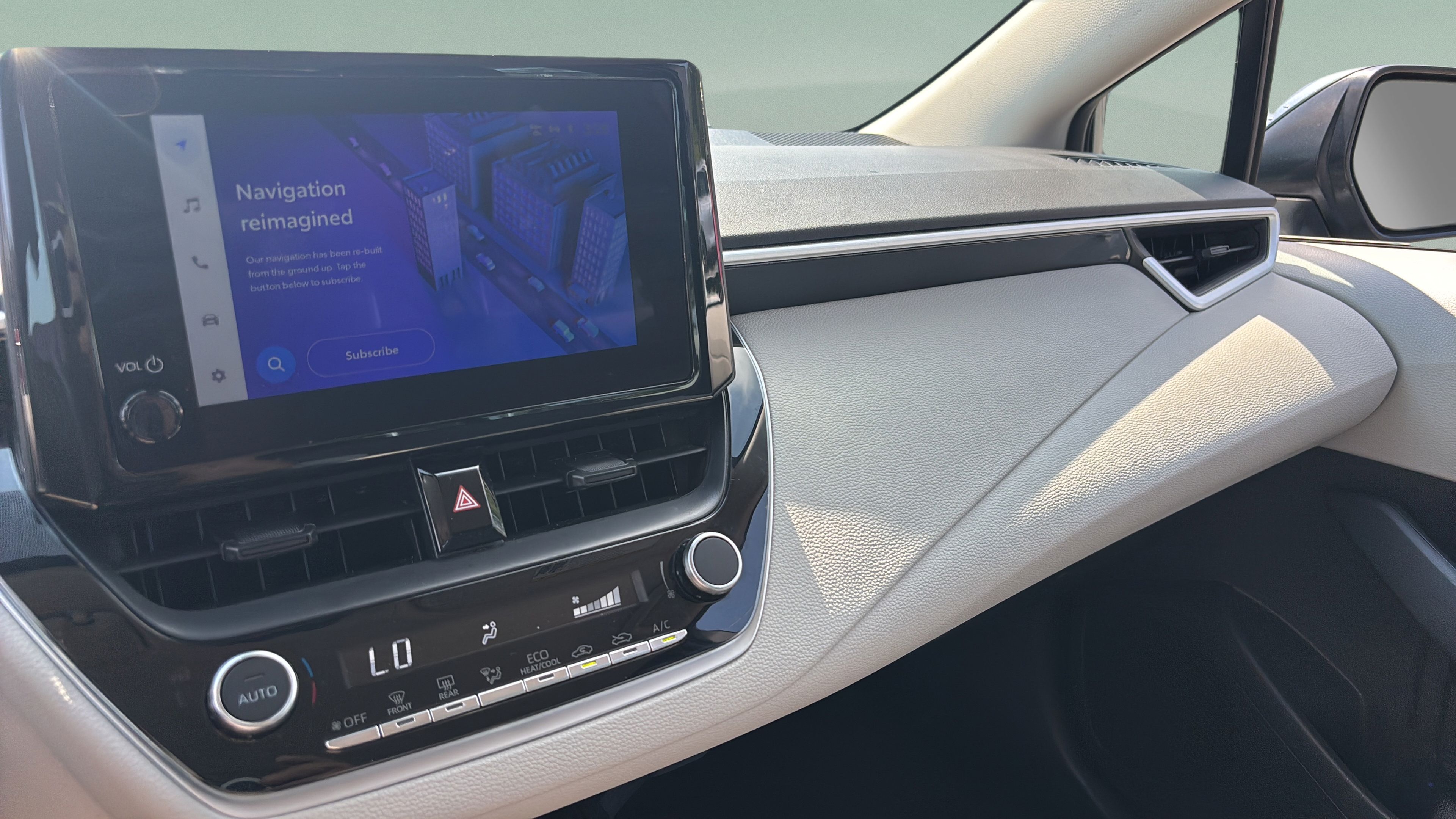 Used 2025 Toyota Corolla LE FWD image 28