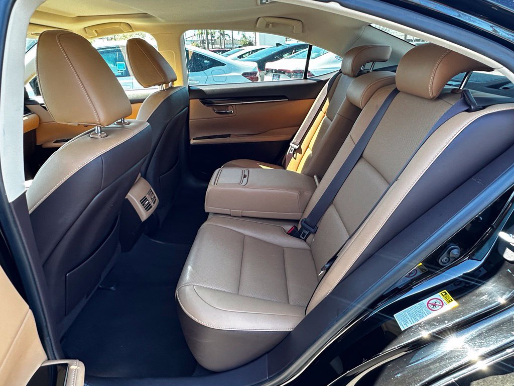 Used 2016 Lexus ES 350 w/ Premium Package w/Wood Trim FWD image 23