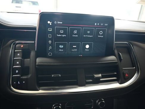 Used 2024 GMC Yukon SLT w/ SLT Luxury Package AWD/4WD image 16