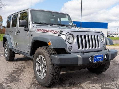 Used 2017 Jeep Wrangler Unlimited Rubicon w/ Connectivity Group image 4