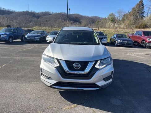 Used 2019 Nissan Rogue S image 3
