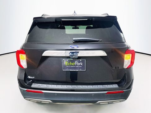 Used 2022 Ford Explorer XLT w/ Equipment Group 202A image 7