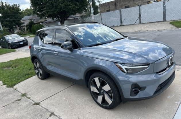 Used 2023 Volvo XC40 Recharge Ultimate AWD/4WD image 9
