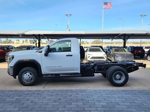 New 2026 GMC Sierra 3500 Pro w/ Convenience Package image 6