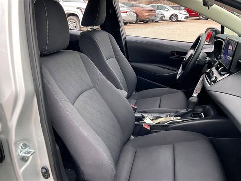 Used 2025 Toyota Corolla LE image 9