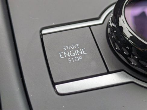 New 2025 Volkswagen Tiguan SE image 27