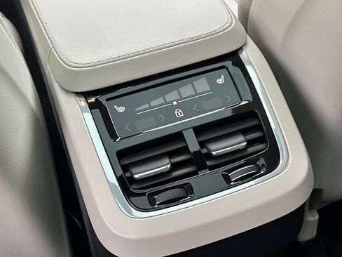 Certified 2023 Volvo XC90 B6 Core w/ Protection Package Premier AWD/4WD image 15