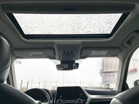 Certified 2024 Toyota Highlander XLE image 19